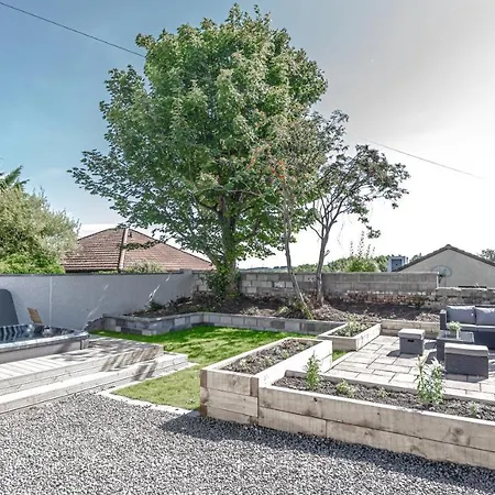 Lovely 1-Bed Cottage In Kelty With Hot Tub Esterno foto
