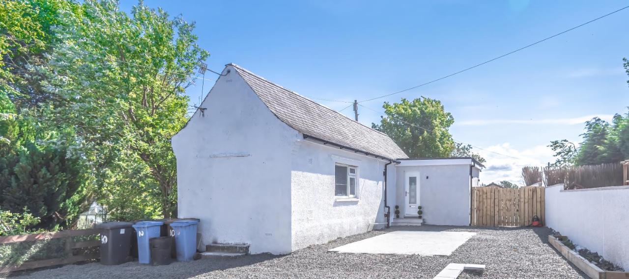 Lovely 1-bed In With Hot Tub Holiday home Kelty